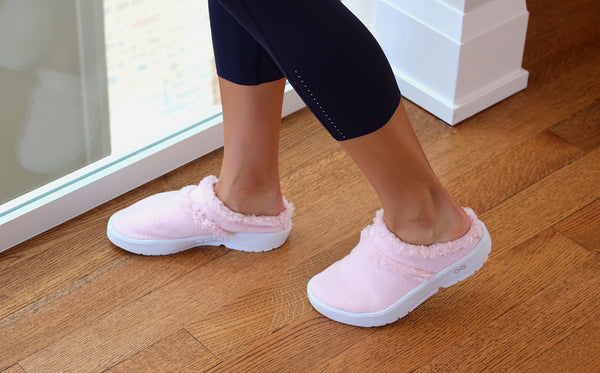 Oofos Women's OOcoozie Mule Shoe - Pink (FINAL SALE)