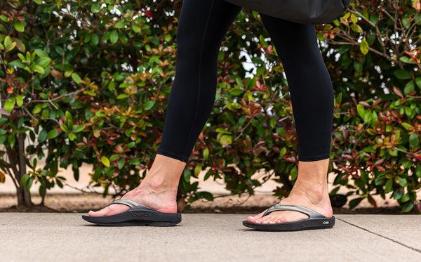 Oofos Women's OOlala Luxe Sandal - Latte