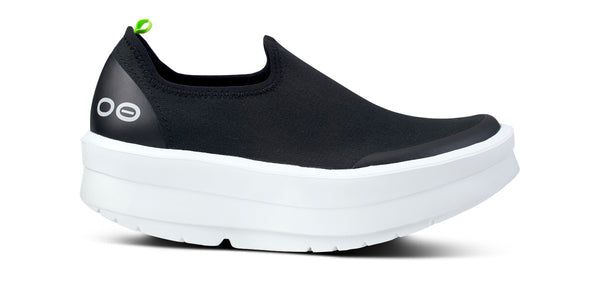 Oofos Women's OOmega EeZee Low Shoe - White Black