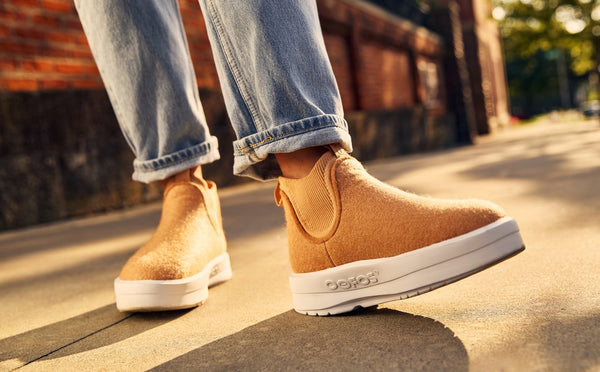 Oofos Women's OOmega Londoner - Almond