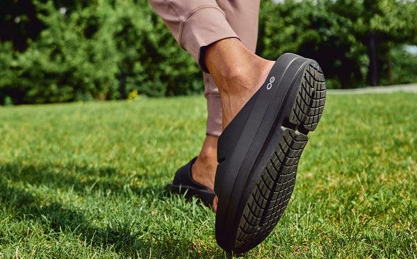 Oofos Women's OOmega OOahh Sandal - Black