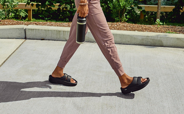 Oofos Women's OOmega OOahh Sandal - Black