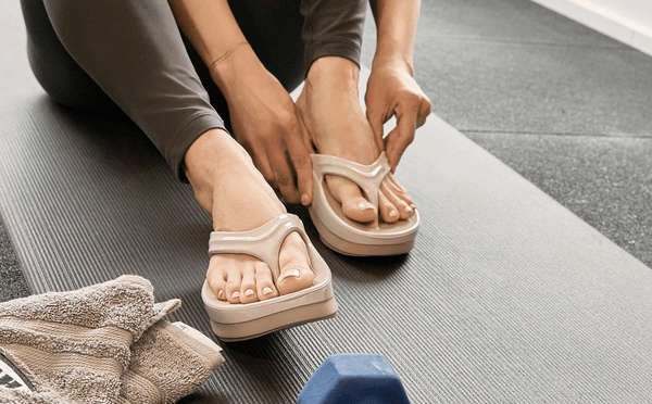 Oofos Women's OOmega OOlala Stacked Sandal - Fog