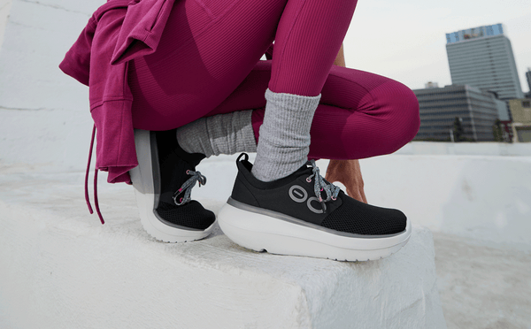 Oofos Women's OOmy Stride - White Black