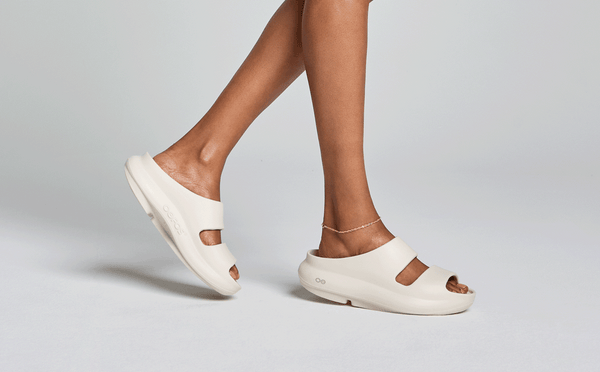 Oofos Women's OOyea Slide Sandal - Chalk