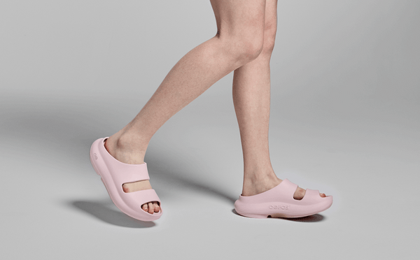 Oofos Women's OOyea Slide Sandal - Primrose