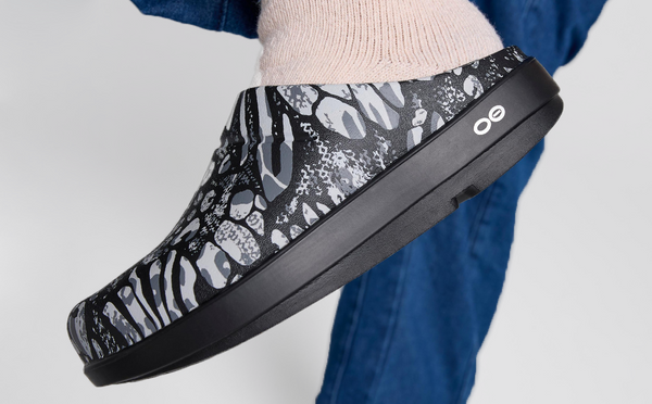Oofos Women's OOcloog Limited Edition Clog - Combo Camo