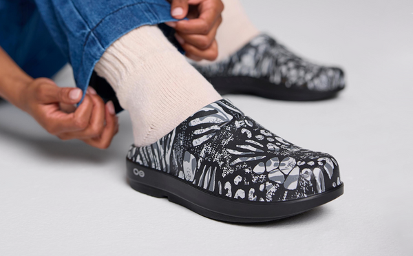 Oofos Women's OOcloog Limited Edition Clog - Combo Camo