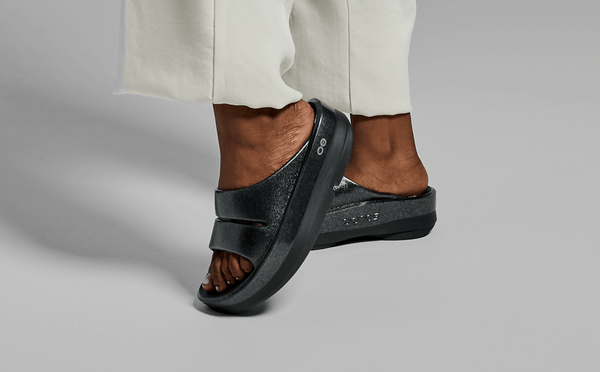 Oofos Women's OOmega OOahh Stacked Sandal - Black Sparkle