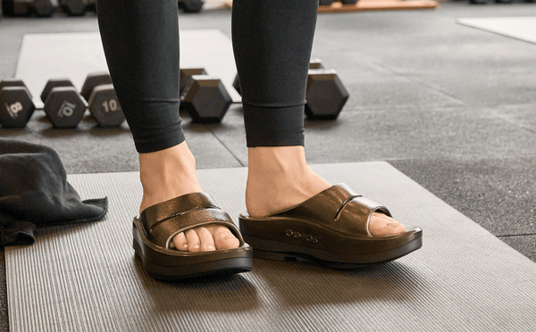 Oofos Women's OOmega OOahh Stacked Sandal - Titanium Mirror