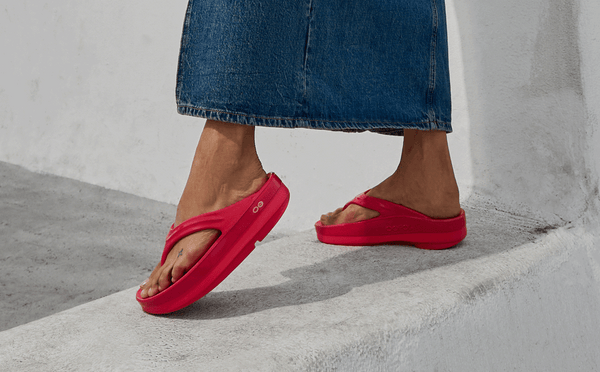 Oofos Women's OOmega OOlala Stacked Sandal - Neon Berry Punch