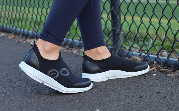 Oofos Women's OOmg Sport Low Shoe - White Black (FINAL SALE)