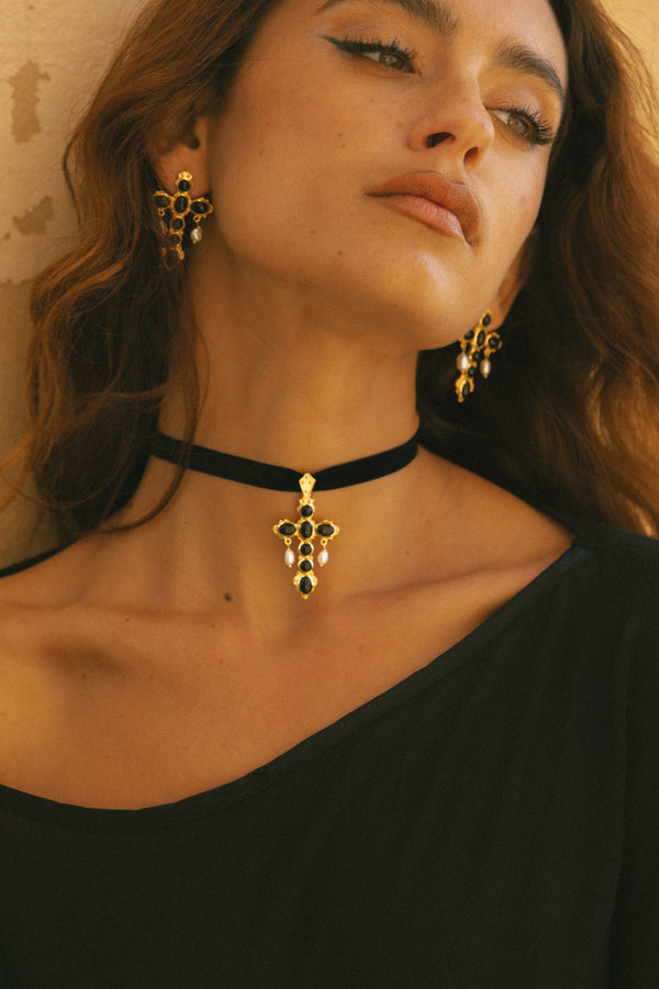 Opuline Scarlet Black Onyx Cross Ribbon Choker