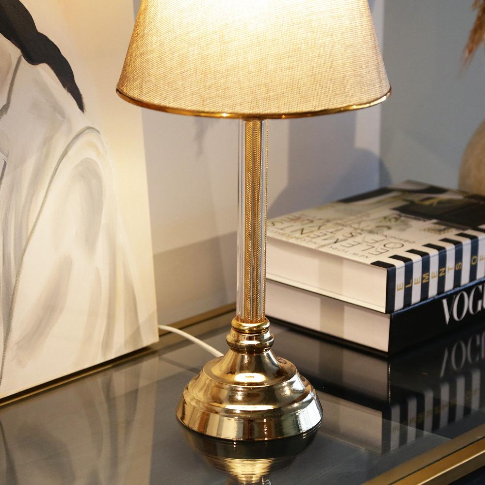 Opviq Luminara Glamora: Chic Plastic Table Radiance | Opviq