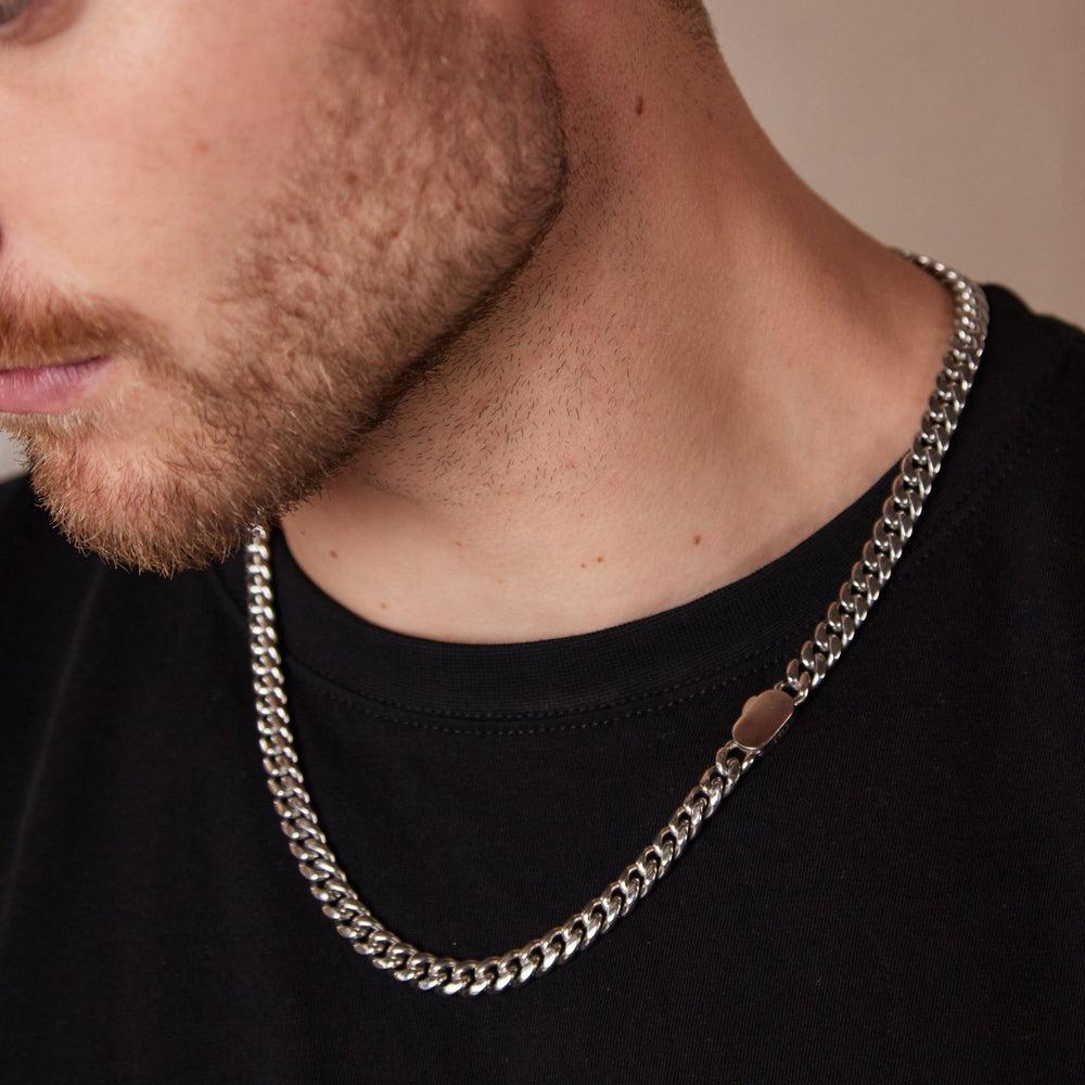 Orelia Chunky Flat Curb & Solid Clasp Necklace