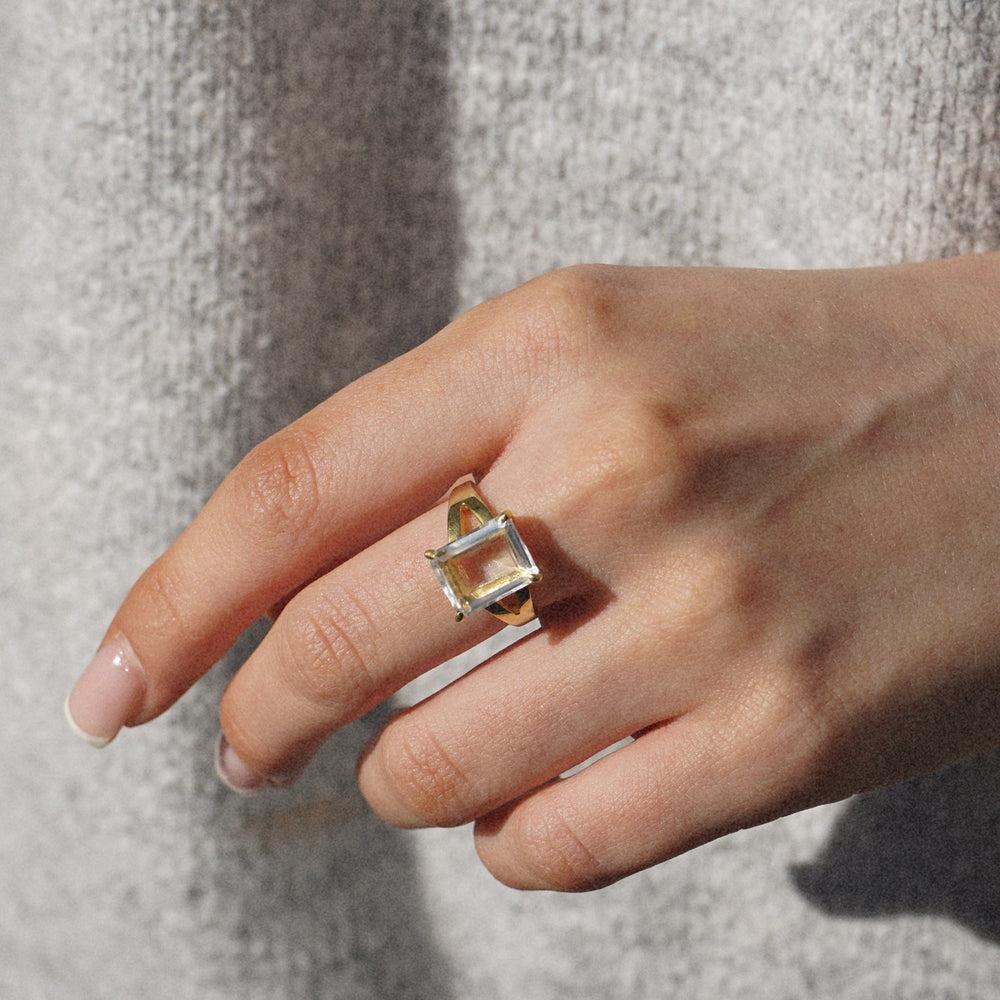 Orelia Cystal Quartz Claw Set Ring