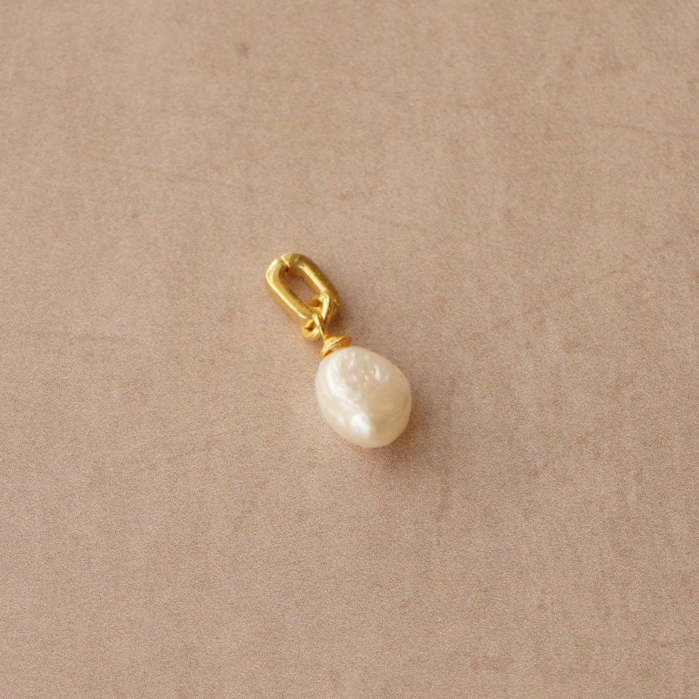 Orelia LUXE Baroque Pearl Charm