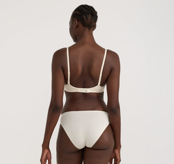 Organic Basics Core Wireless Plunge Bra Soft Vanilla