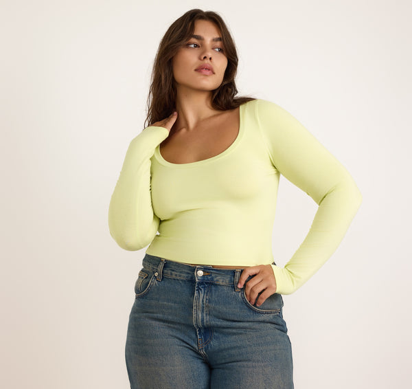 organic basics Everyday Scoop Neck Long Sleeve Tee Elderflower Green
