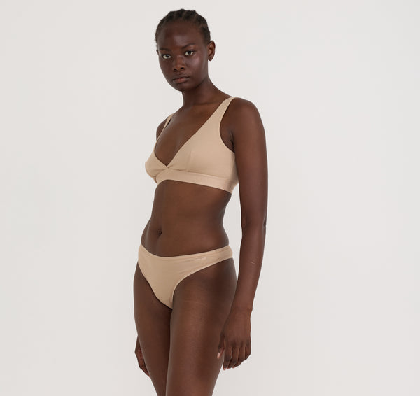 Organic Basics Core Rib Thong Hazelnut