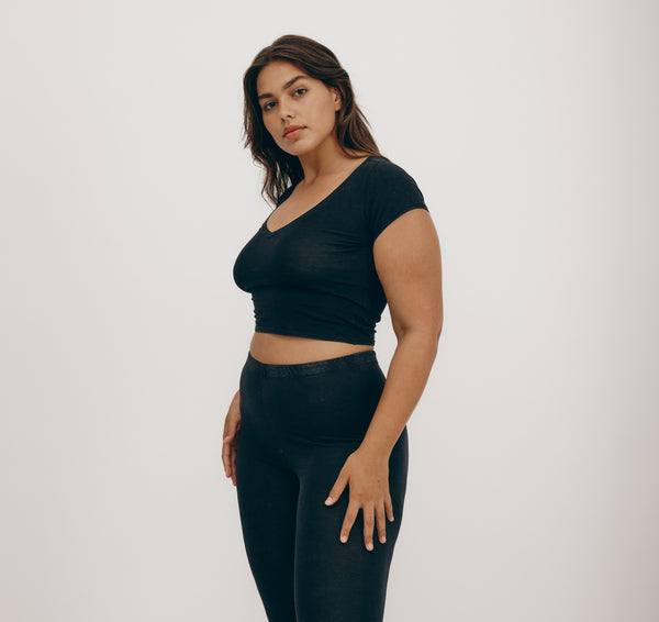 Organic Basics Core V Baby Tee Black