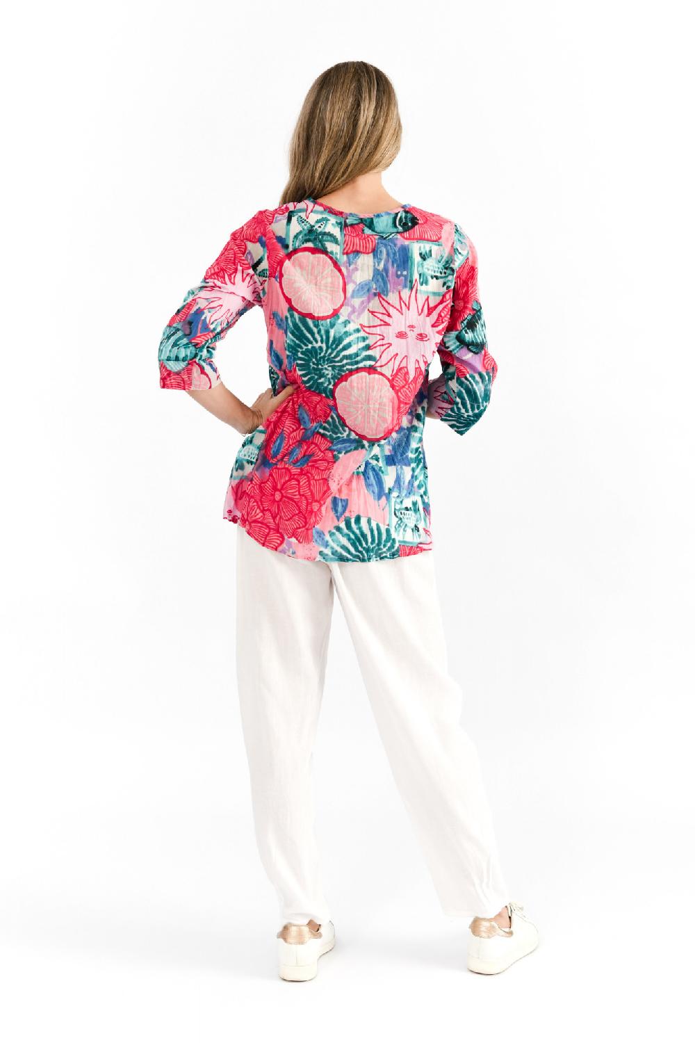 Oriëntique Tina V Neck Pleated Top 3/4 Sleeve