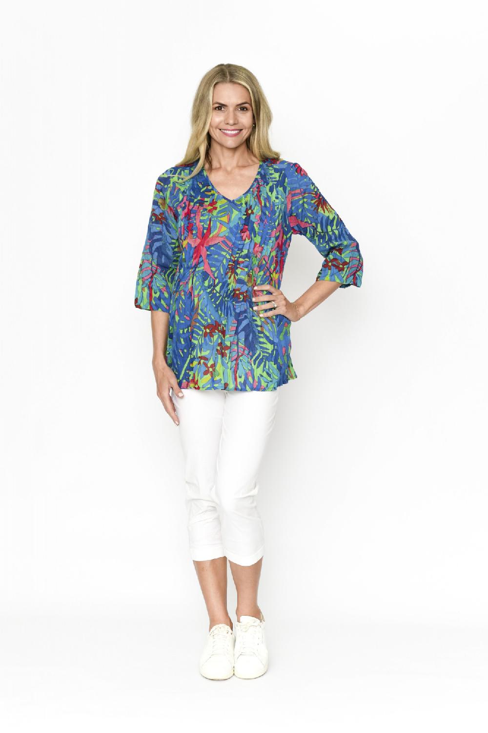 oriëntique Tina V neck Pleated Top 3/4 Sleeve