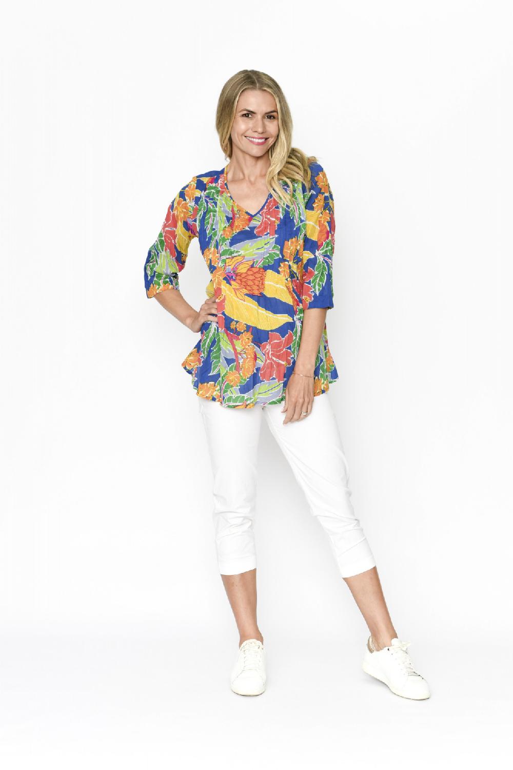 oriëntique Tina V neck Pleated Top 3/4 Sleeve