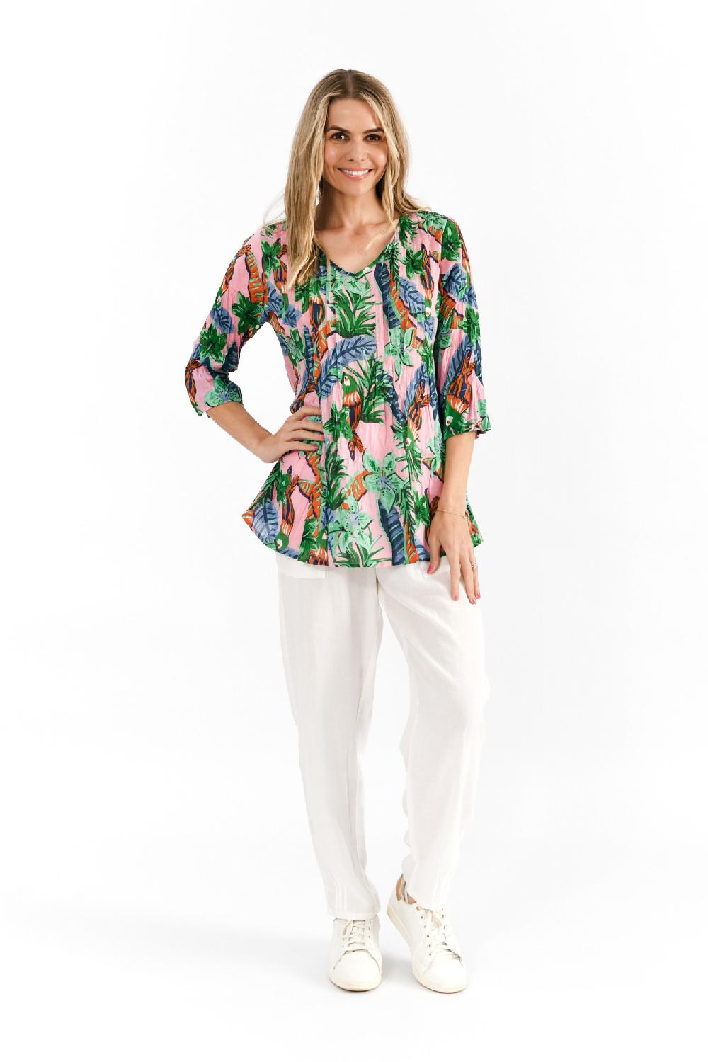 oriëntique Tina V neck Pleated Top 3/4 Sleeve