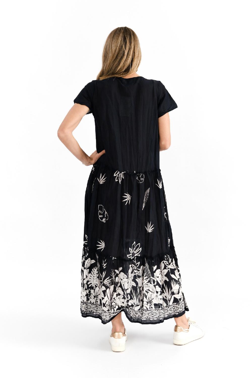 Oriëntique Zola V Neck Maxi Dress