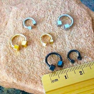 Origami Jewellery 16g Horseshoe Ring With Cube Ends