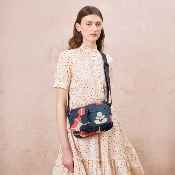 orla kiely Angle Camera Bag - Floating Flower Navy Red