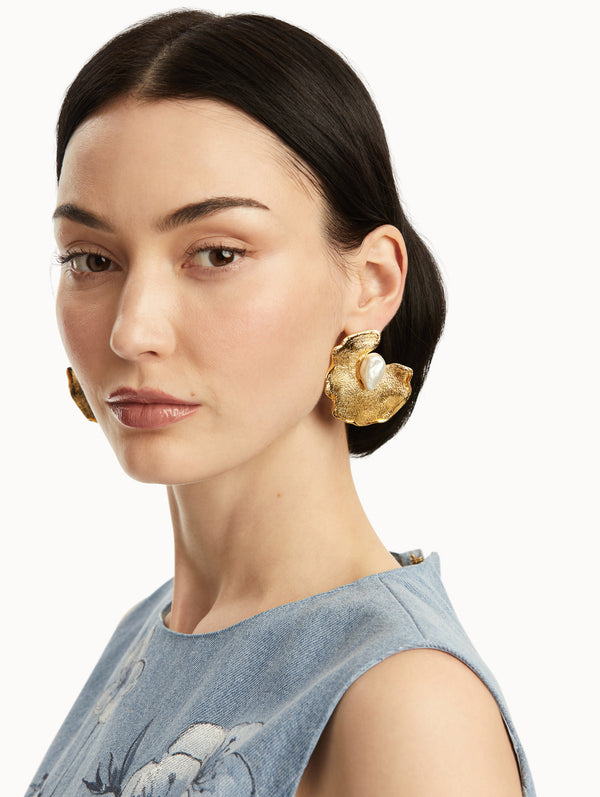Oscar De La Renta Pearl Lily Pad Earrings