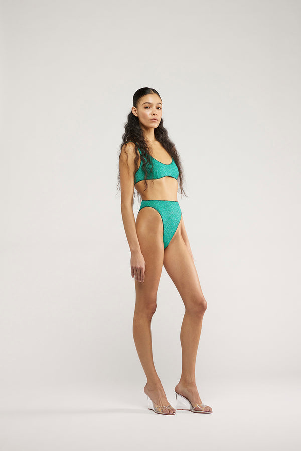 Oséree Lumière Sporty Bra + 90s Bottom