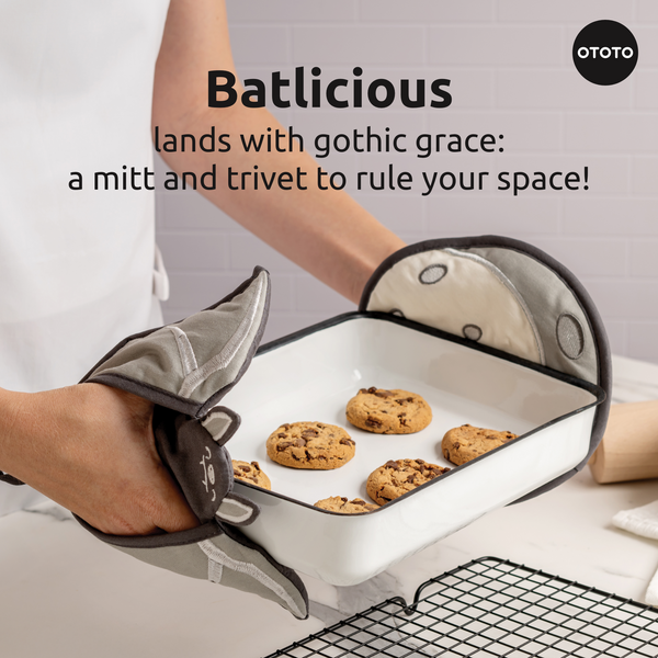 Ototo Batlicious Mitts And Trivet Set