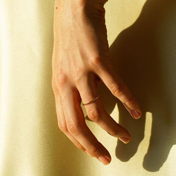 Otiumberg Classic Hammered Thread Ring 9kt Solid Gold