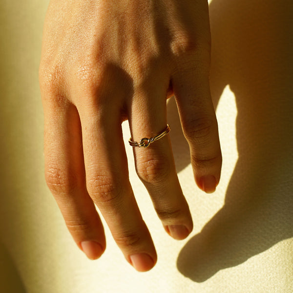 Otiumberg Locked Twisted Thread Ring 9kt Solid Gold