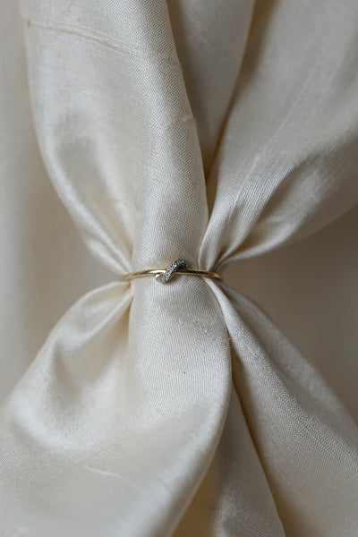 Otiumberg Diamond Wave Thread Ring 9kt Solid Gold