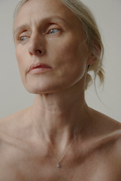 Otiumberg Tiny Diamond Disc Necklace 9kt Solid Gold