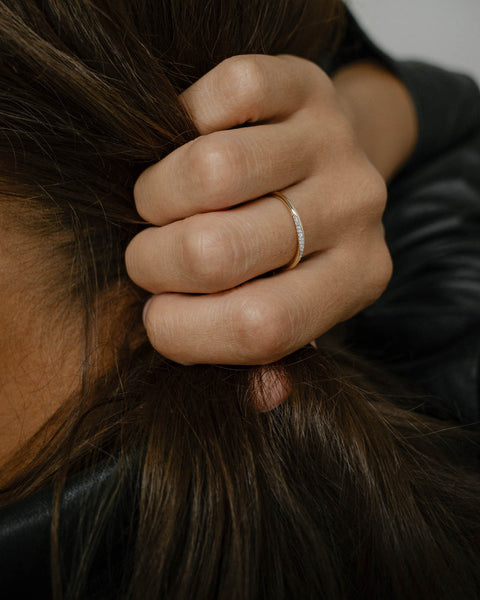 Otiumberg Twisted Diamond Thread Ring 9kt Solid Gold