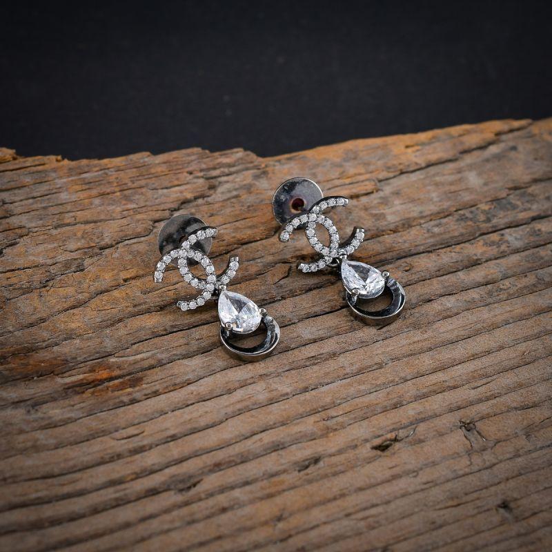 oussum Fashion Handmade White Cubic Zirconia Pear Stud Earring for Wedding Gift