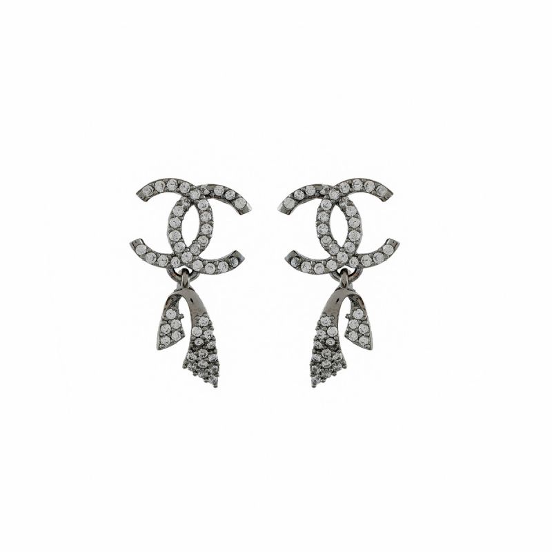 Oussum White Cubic Zirconia Fashion Stud Earring For Women
