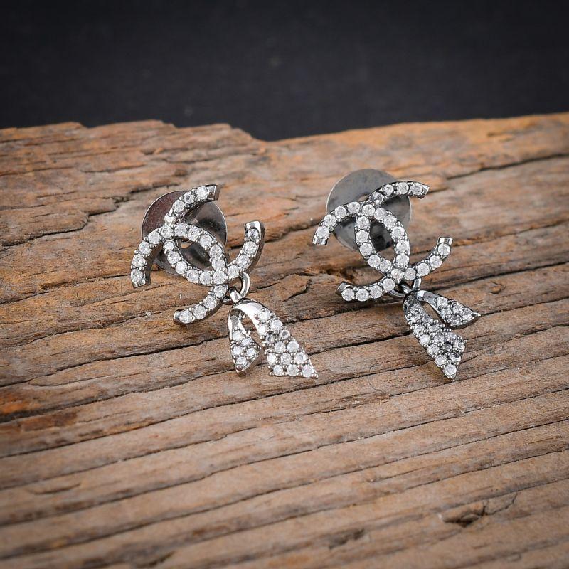 oussum White Cubic Zirconia Fashion Stud Earring for Women