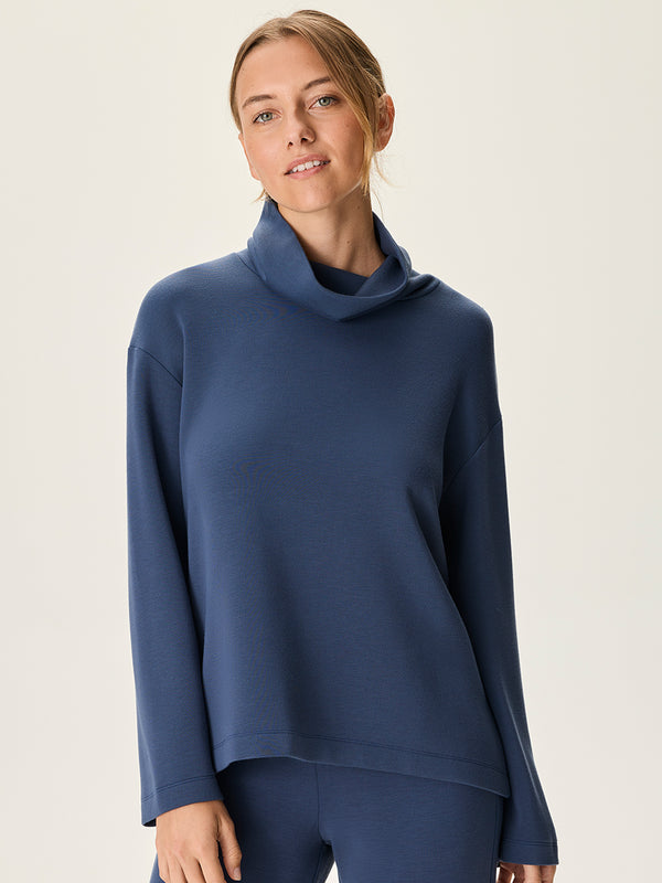 Outdoor Voices Stratus Funnel Neck Black