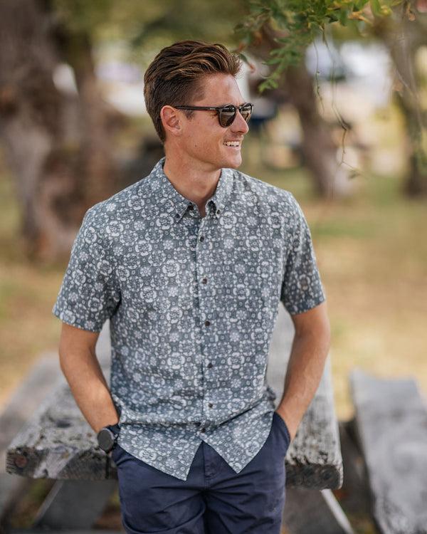 Outerknown The S/S Studio Shirt Off Duty Drab Tahiti Print