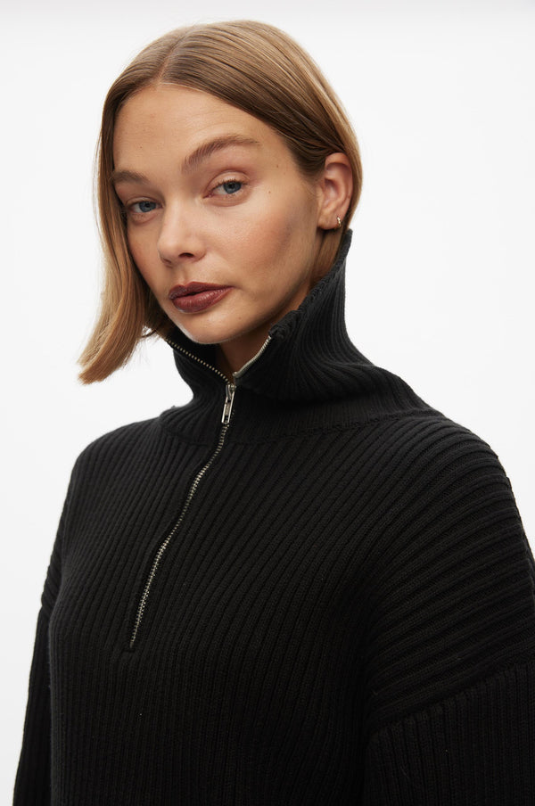 Oval Square Frost Half Zip Knit