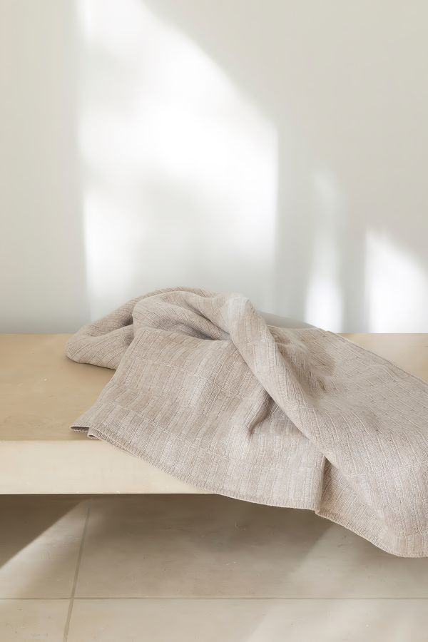 oyuna Lake throw in feather