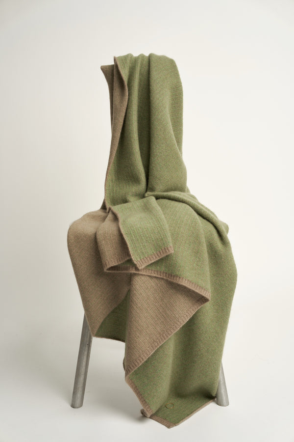oyuna Letra Throw Verde & Taupe