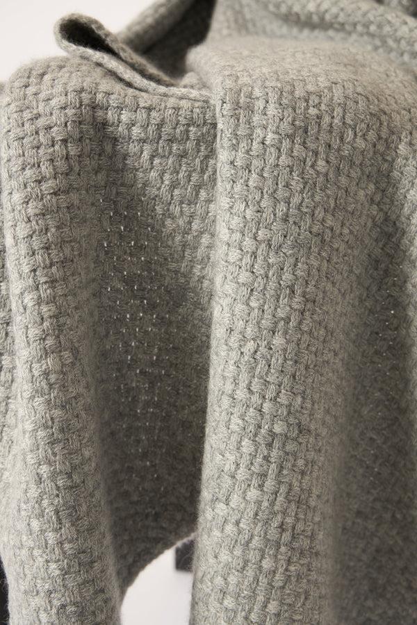 Oyuna Maple Throw Soft Grey