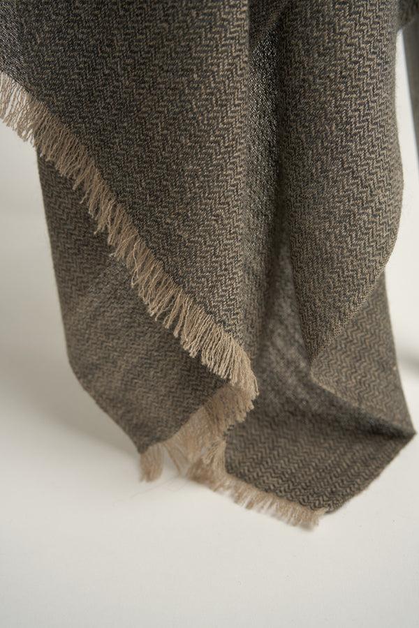 Oyuna Saan Throw Charcoal & Taupe